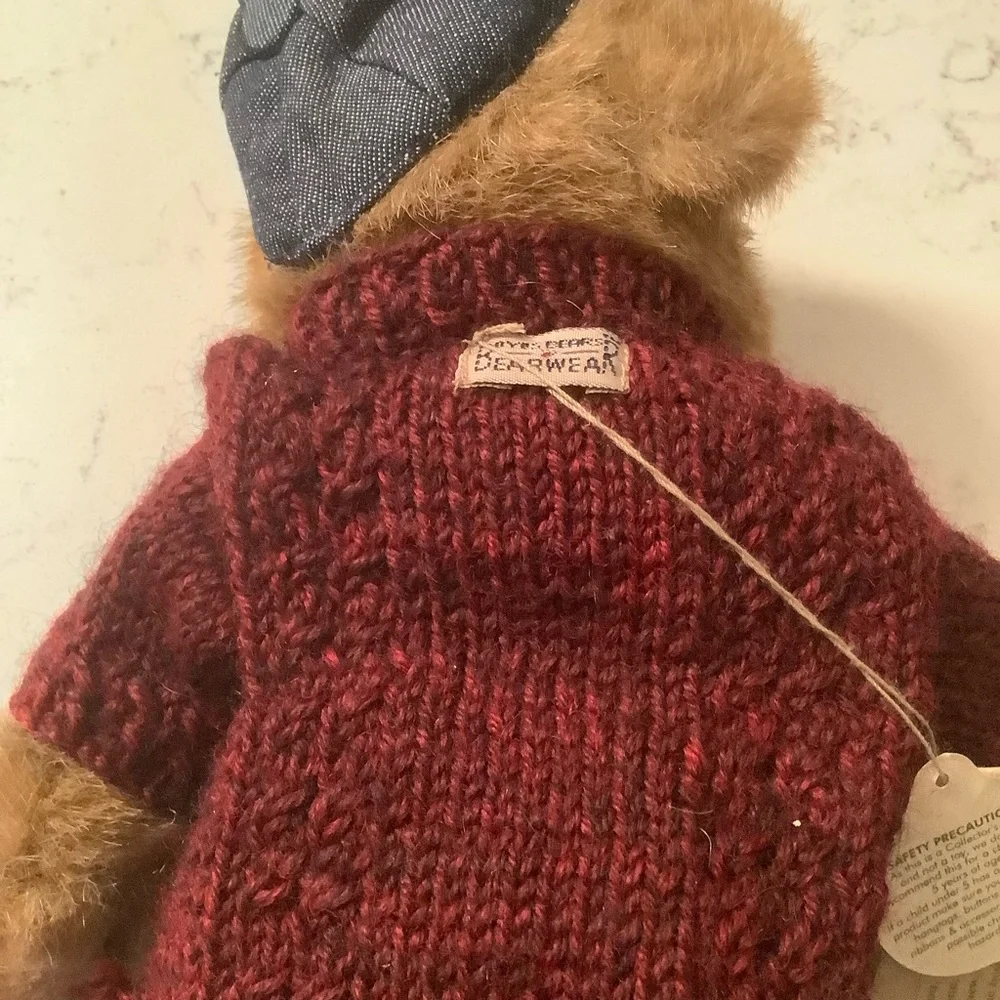 Boyds bears Leo Bruinski 10” denim pants cap , maroon sweater #65081 plush toy